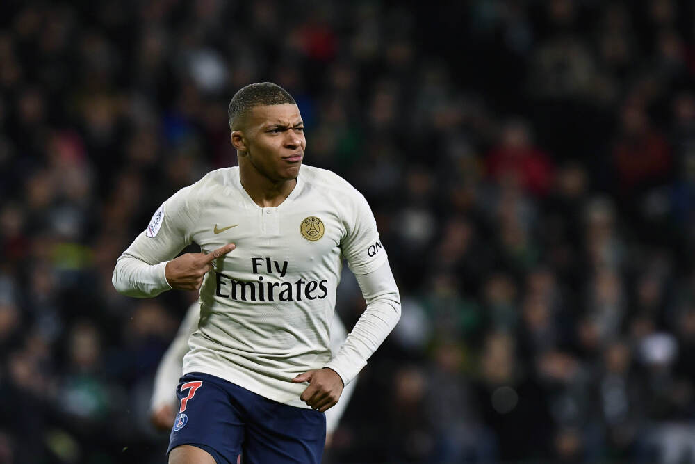 3-3国安亚冠生死战复盘：神扑、争议判罚与惊险平局背后的攻防启示